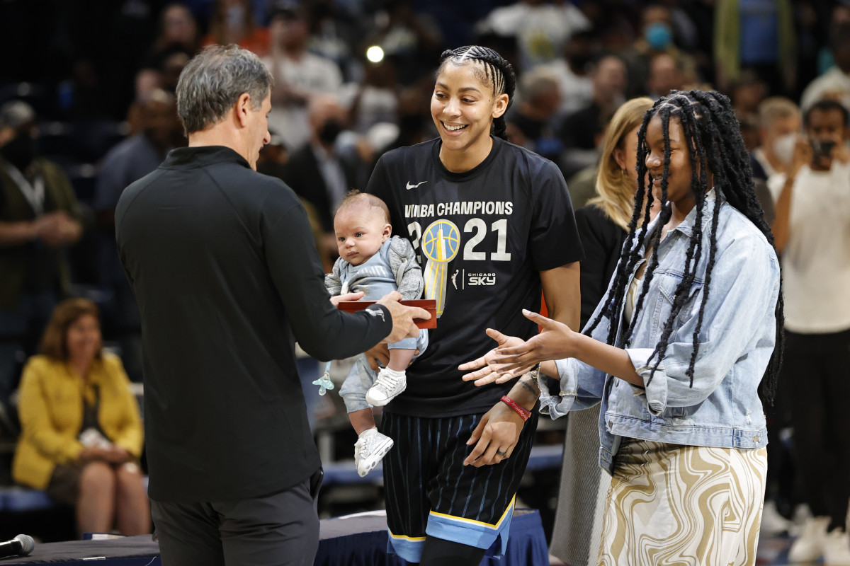 Candace Parker receives a championship ring with her two kids