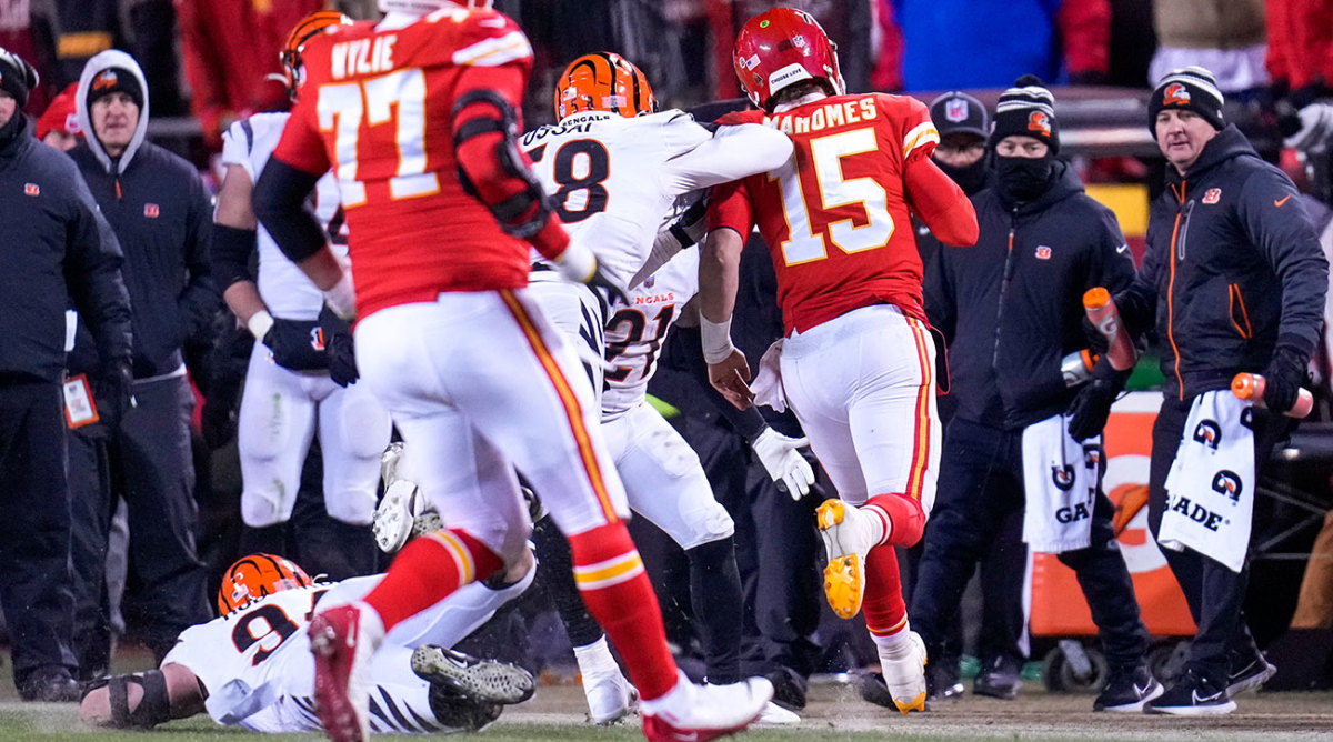 Bengals teammates know loss to Chiefs wasn't Joseph Ossai's fault