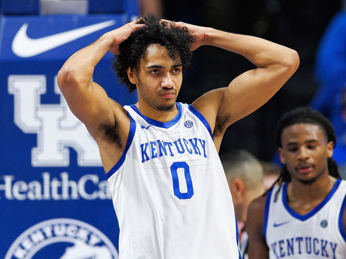 Kentucky’s Jacob Toppin rests his hands on his head