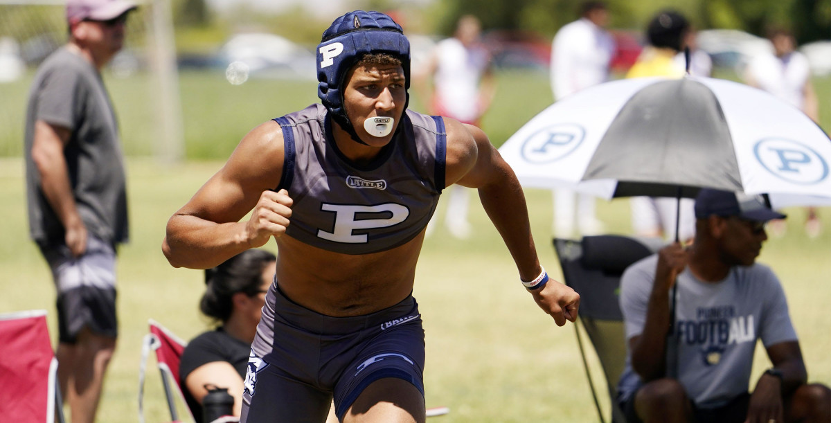 Duce Robinson competes in the 7on7 circuit in Phoenix.