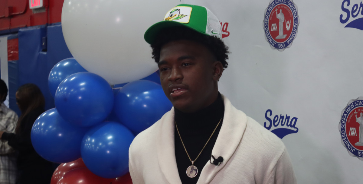 Rodrick Pleasant's commitment to Oregon was the latest for the Ducks in what's shaping up to be an entertaining recruiting rivalry with USC.