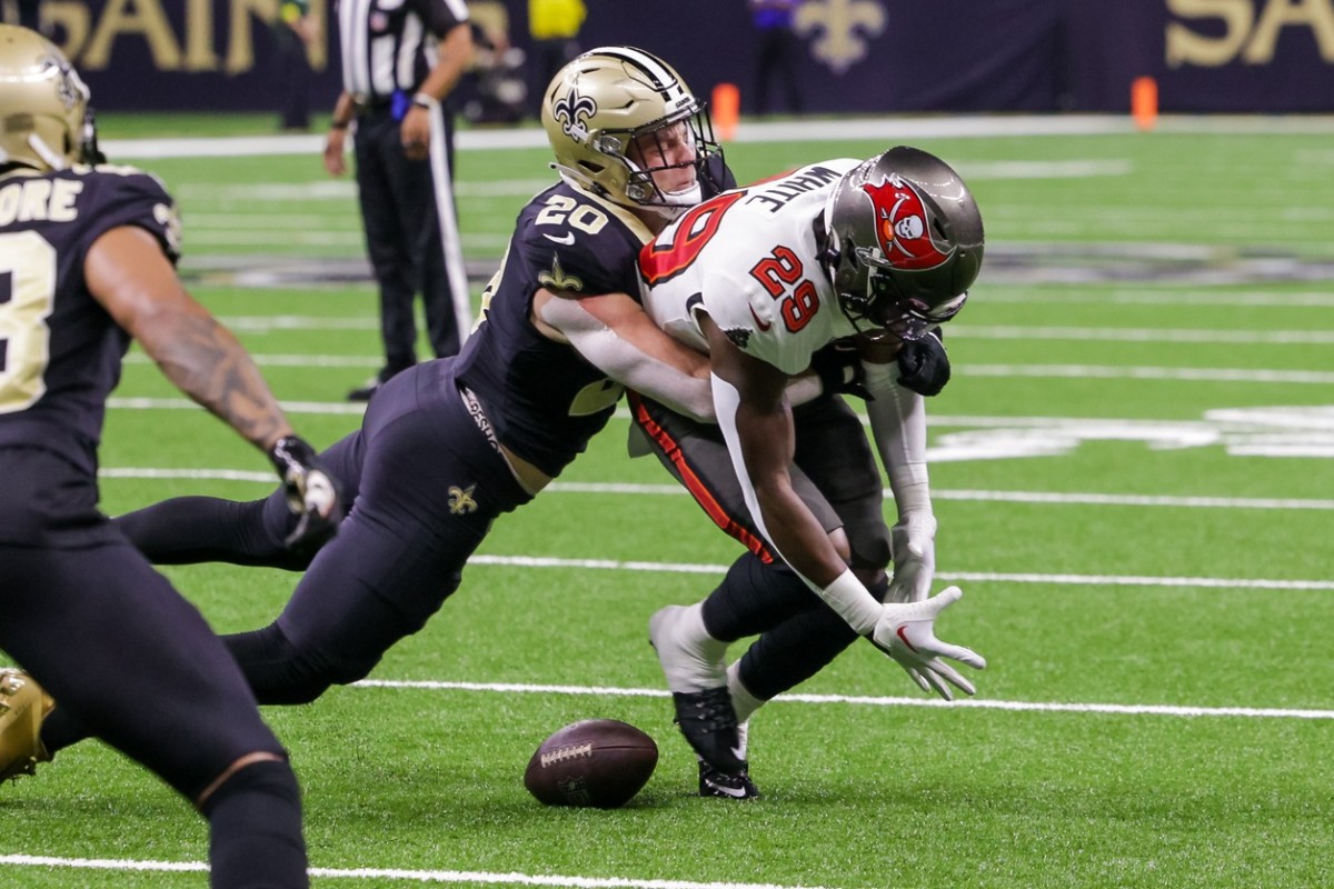 New Orleans Saints linebacker Pete Werner (20) knocks down a pass for Tampa Bay Buccaneers running back Rachaad White (29). Mandatory Credit: Stephen Lew-USA TODAY Sports