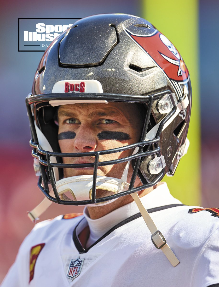 A close up of Tom Brady in his Bucs helmet