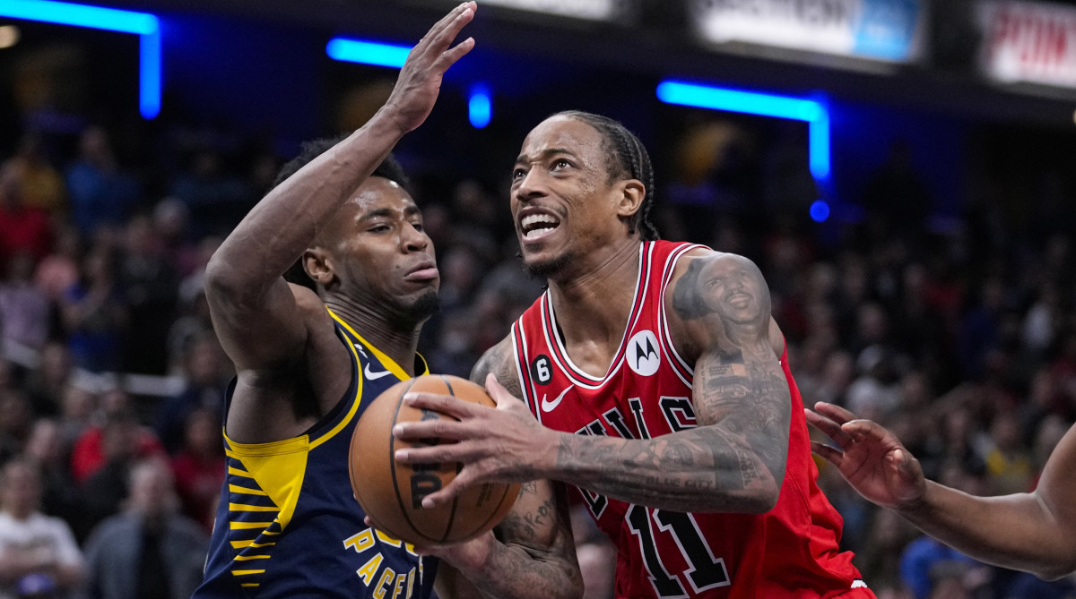 Bulls wing DeMar DeRozan drives against the Pacers.