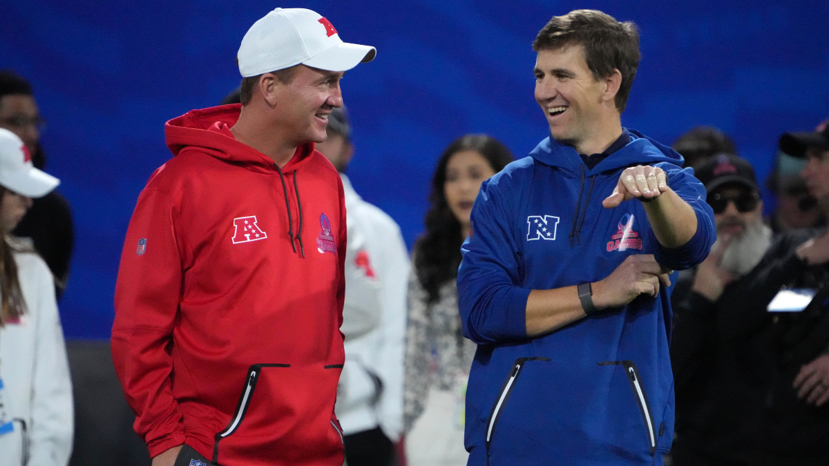 Peyton Manning and Eli Manning react during the Pro Bowl Skills competition.