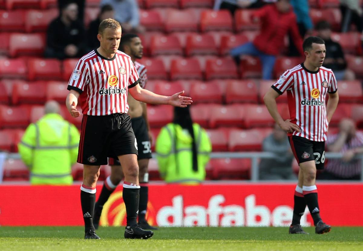 Lee Cattermole and George Honeyman when Sunderland were relegated in 2018. Image Credit: Simon Moore