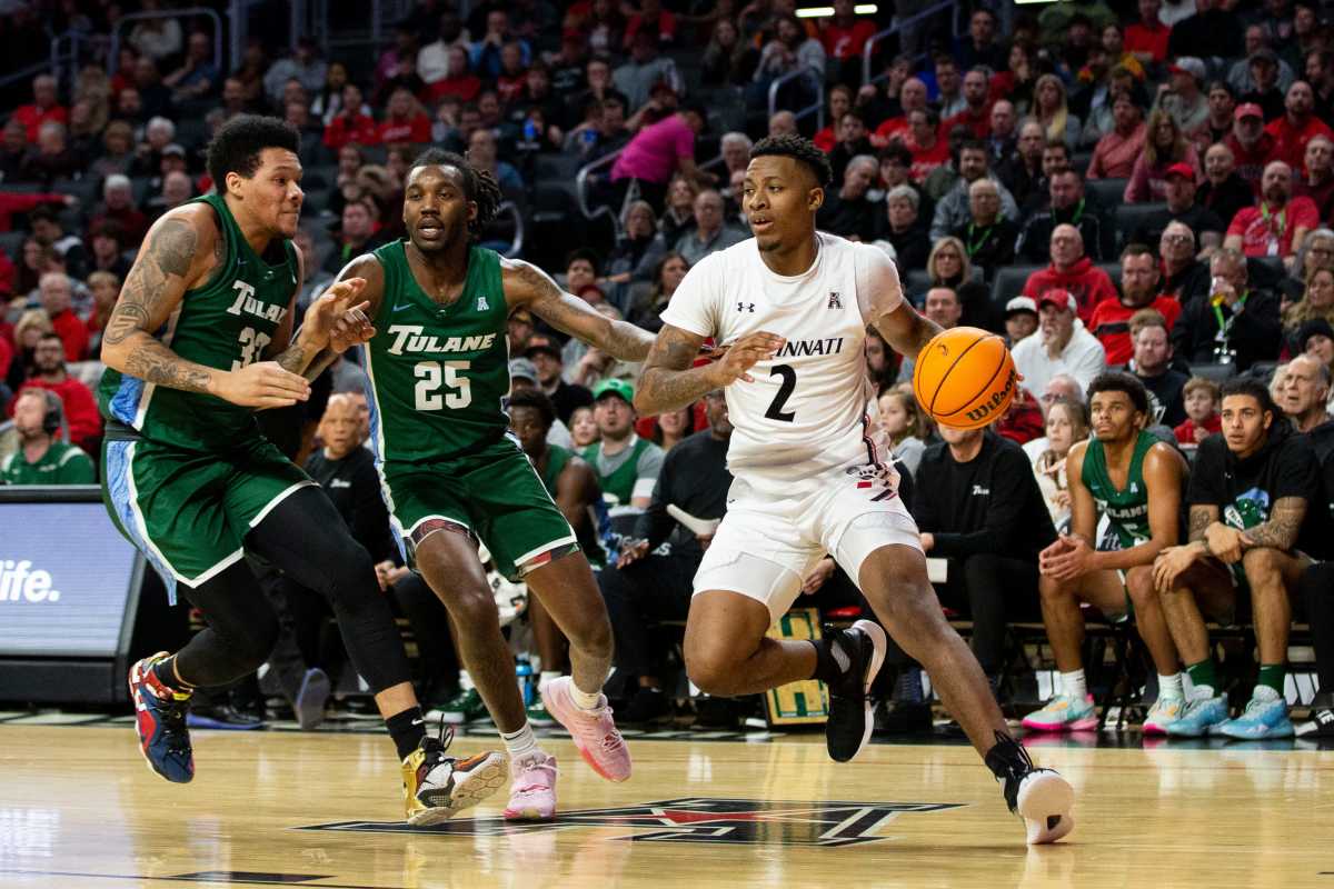 Cincinnati Bearcats guard Landers Nolley II (2) advances toward the basket during the first half of an NCAA men s college basketball game on Thursday, Dec. 29, 2022, at Fifth Third Arena in Cincinnati. The Bearcats defeated the Green Wave 88-77 with a crowd of 9,484. Tulane Green Wave At Cincinnati Bearcats Ncaa Basketball Dec 29