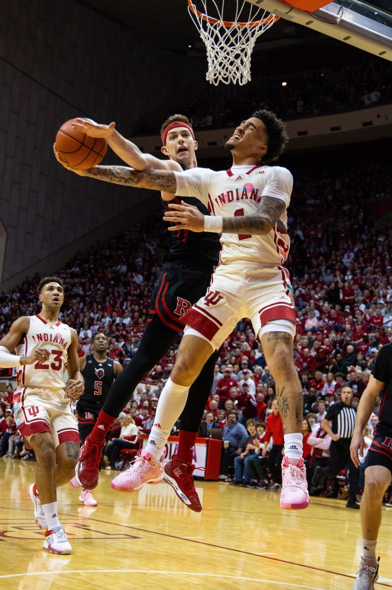 Jalen Hood-Schifino (1) shoots the ball while Rutgers Scarlet Knights guard Paul Mulcahy (4) defends.
