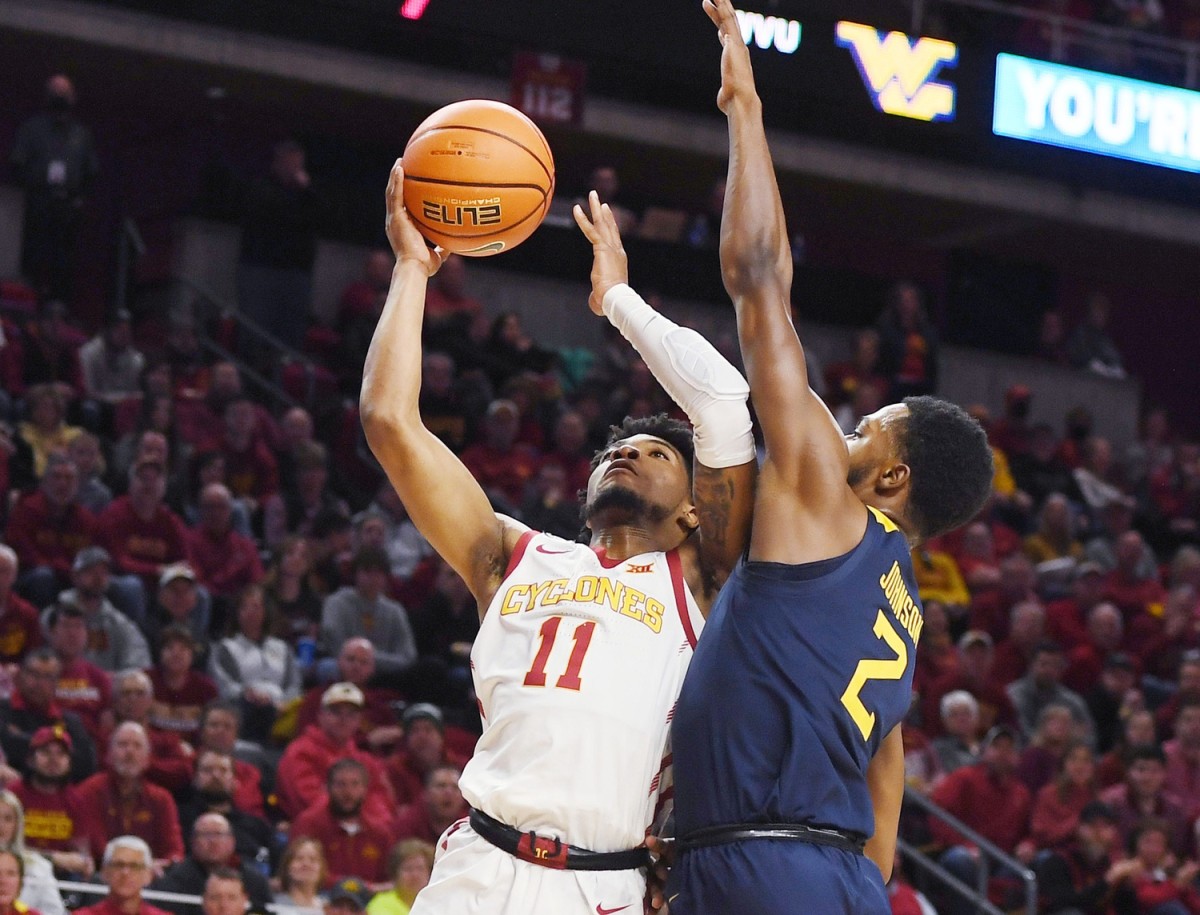 Spread & Over/Under Predictions for WVU vs Iowa State Sports