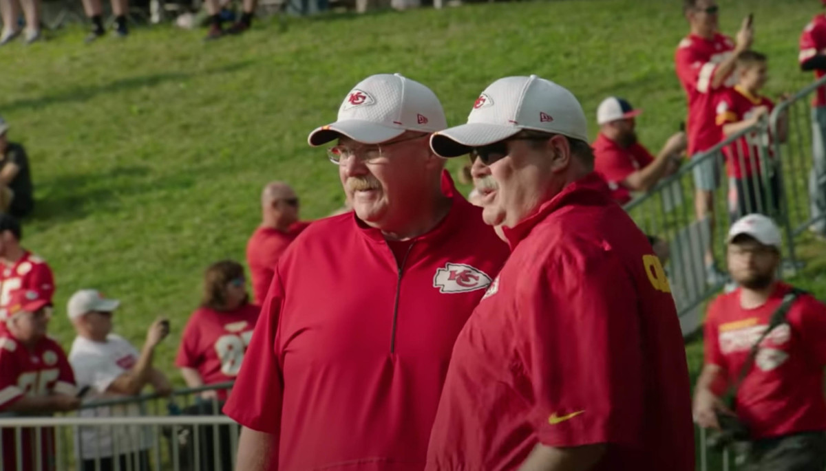 Andy Reid and actor Eric Stonestreet playing his fictional brother Randy Reid
