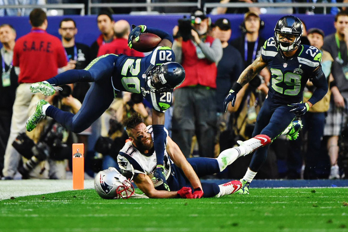 Jeremy Lane braces for the fall that broke his arm after an interception during Super Bowl 49