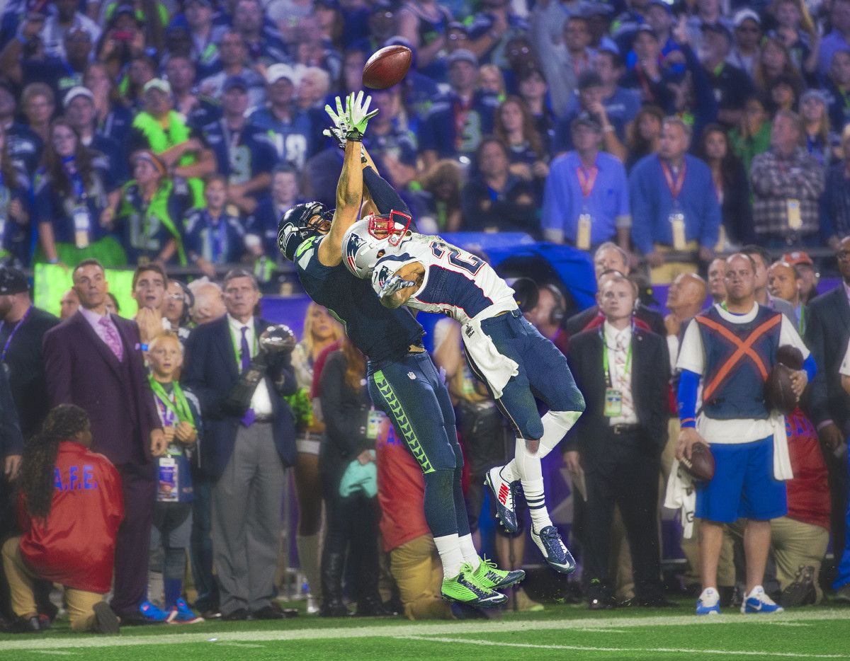 Jermaine Kearse reaches for a catch over Malcolm Butler in the fourth quarter of Super Bowl 49