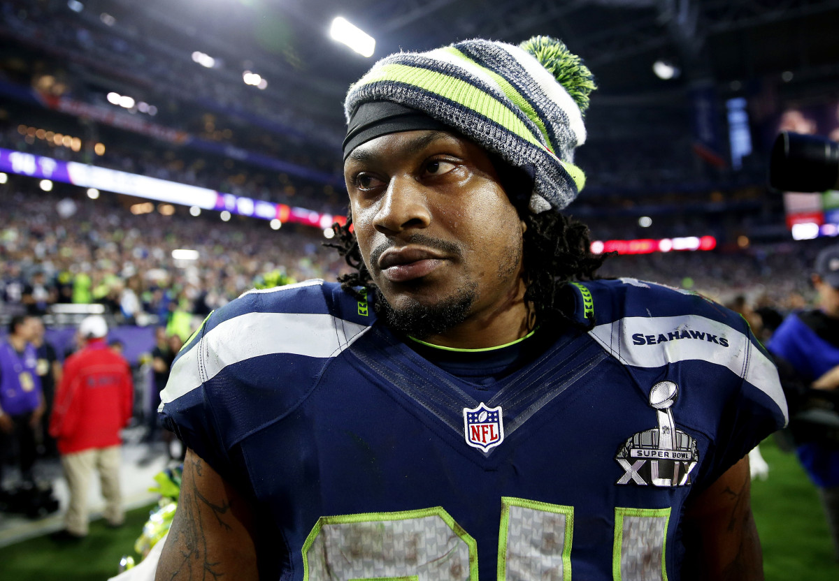 Marshawn Lynch leaves the field after Super Bowl 49