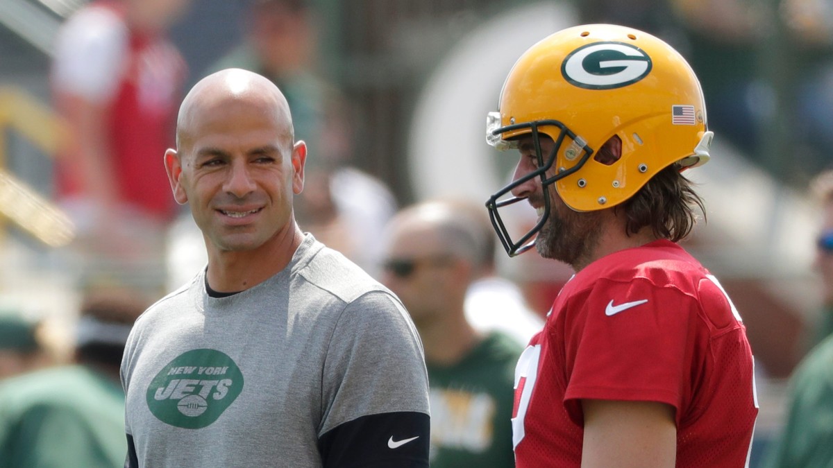 Packers QB Aaron Rodgers and Jets coach Robert Saleh at joint practices in 2021. (Dan Powers/USA Today Sports Images)