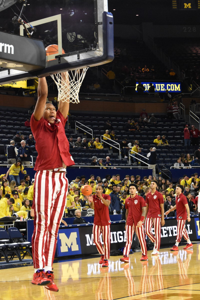 Malik Reneau practices a few dunks during pregame warmups ahead of Indiana's matchup with Michigan.