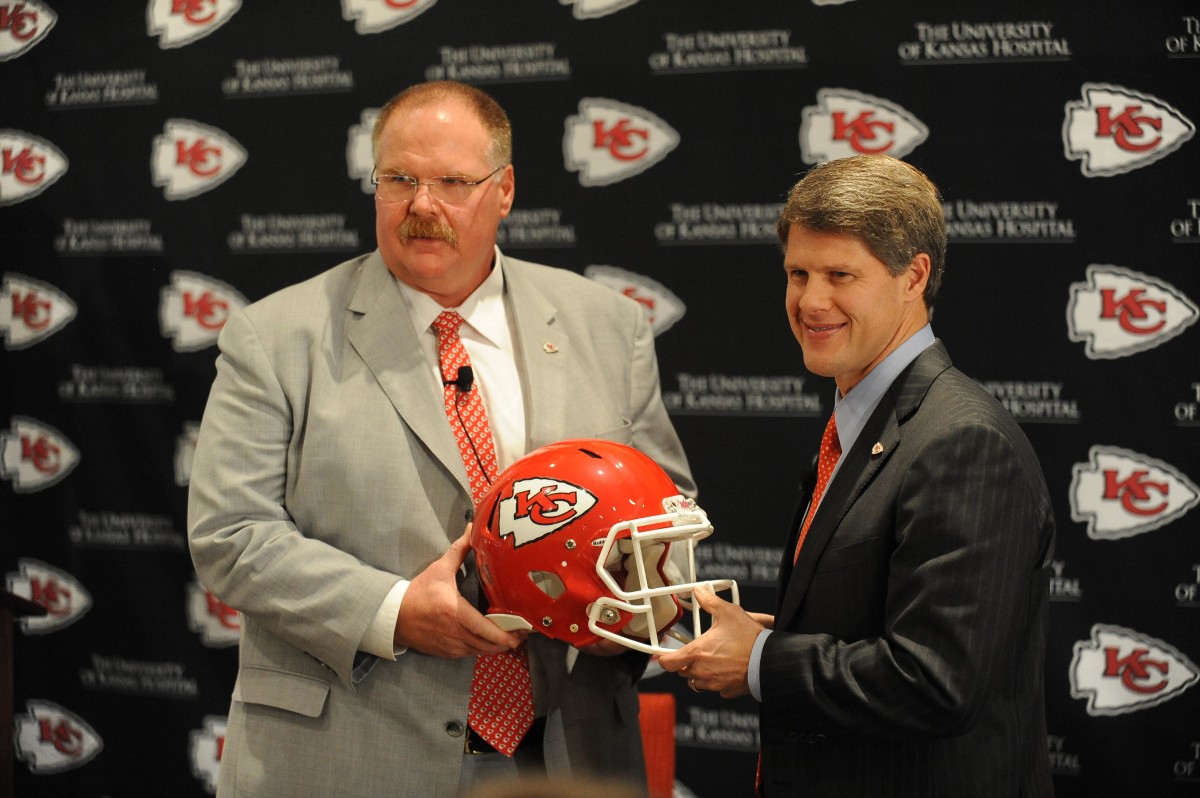 Andy Reid and Clark Hunt at Reid's introductory press conference in 2013.