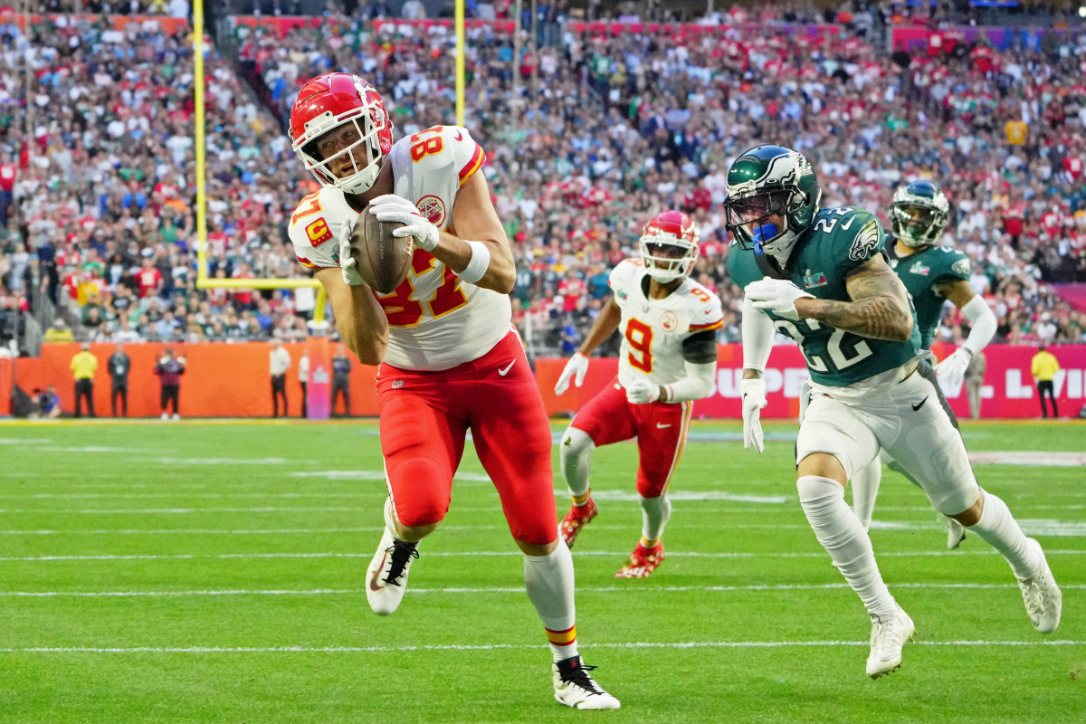 Feb 12, 2023; Glendale, Arizona, US; Kansas City Chiefs tight end Travis Kelce (87) makes a catch for a touchdown against the Philadelphia Eagles during the first quarter of Super Bowl LVII at State Farm Stadium. Mandatory Credit: Kirby Lee-USA TODAY Sports