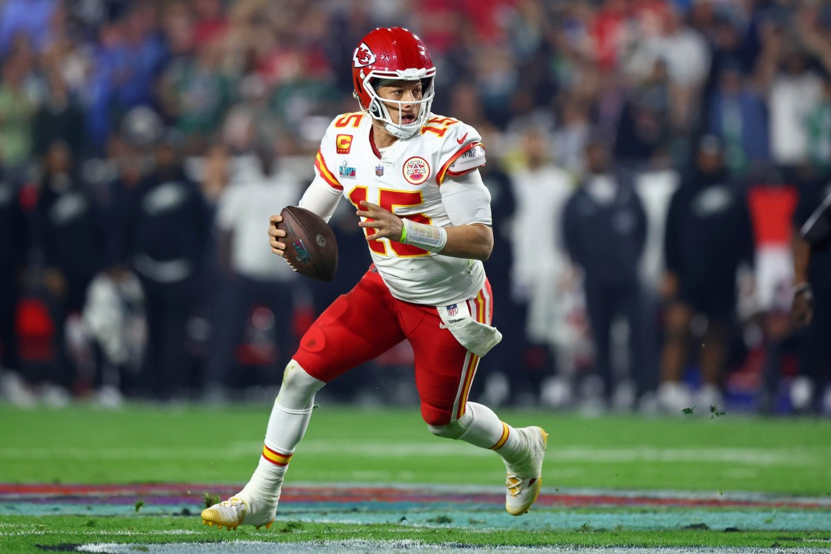 Chiefs quarterback Patrick Mahomes rolls to his right during the first quarter of the Super Bowl against the Eagles.