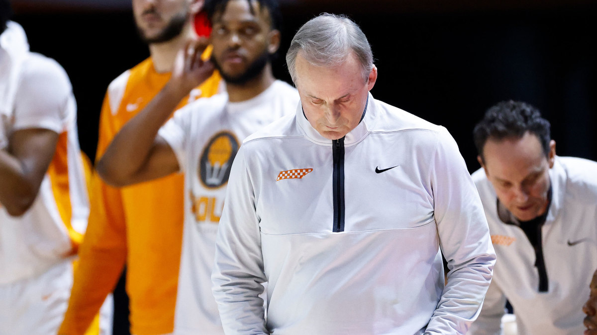 Tennessee coach Rick Barnes looks down