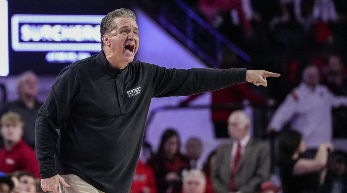 Kentucky Wildcats head coach John Calipari reacts to the action late in the game against the Georgia Bulldogs.