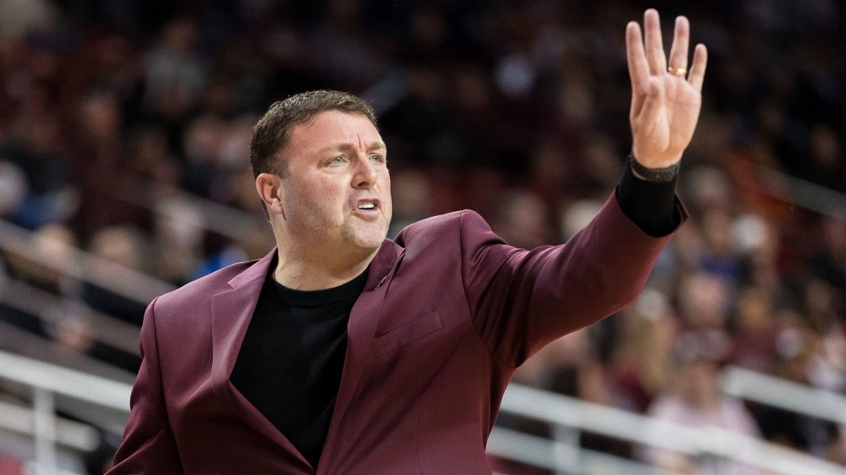 New Mexico State coach Greg Heiar holds up his hand