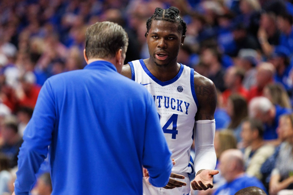 Chris Livingston's 'AllStar' Second Half Keeps Kentucky Afloat in Road