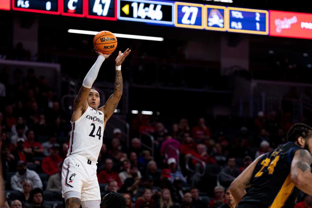 Three Man Weave Cincinnati Bearcats Blow Big SecondHalf Lead In 7571