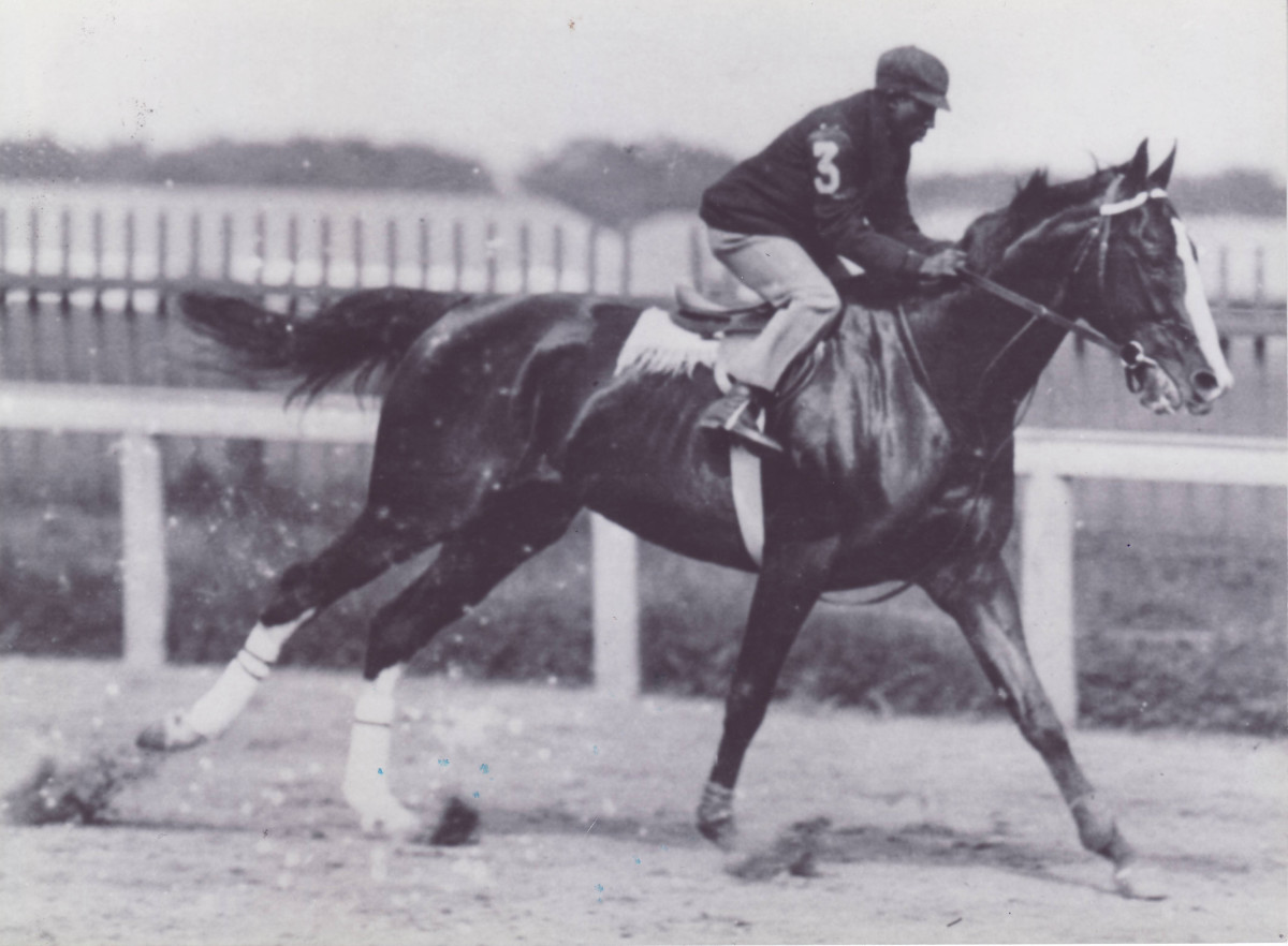 Winkfield won the 1902 Kentucky Derby aboard Alan-a-Dale.