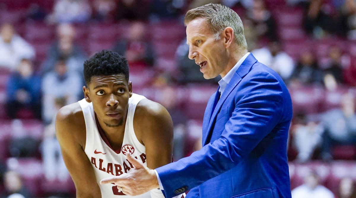 Alabama coach Nate Oats talks to forward Brandon Miller vs. Jackson State.