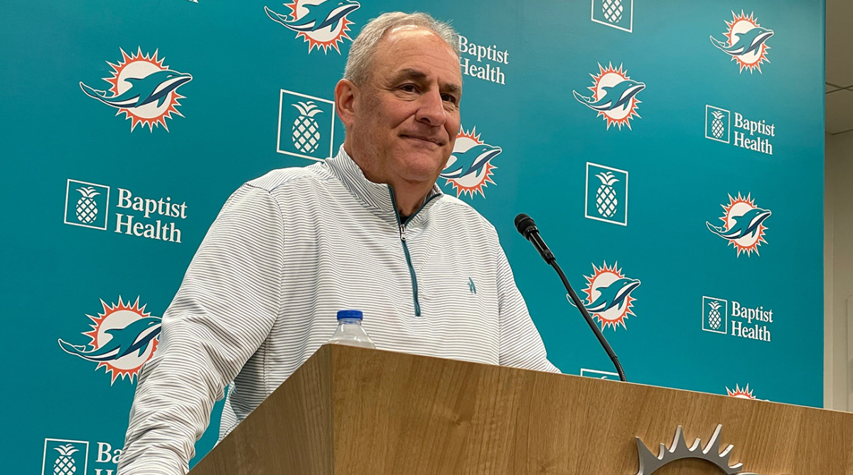 Dolphins defensive coordinator Vic Fangio during a press conference.