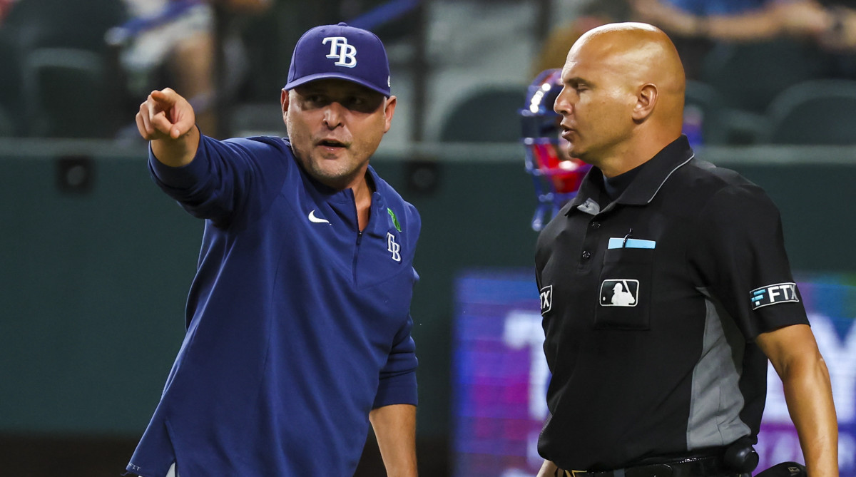 Rays manager Kevin Cash argues with an umpire