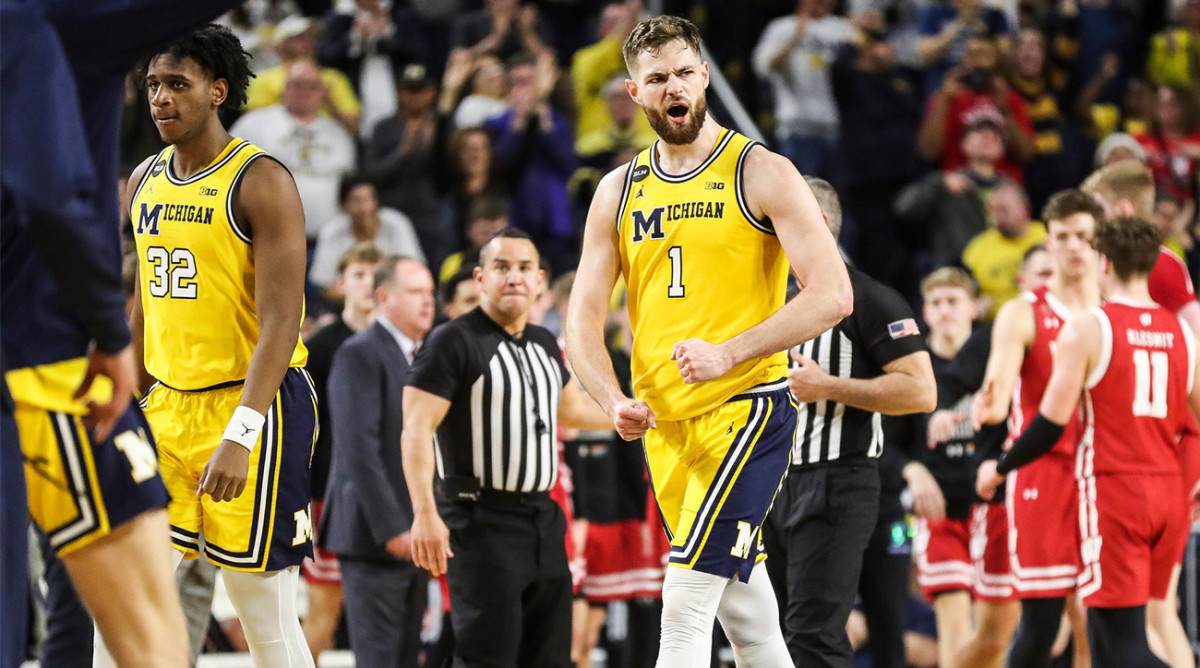 Michigan’s Hunter Dickinson celebrates vs. Wisconsin.