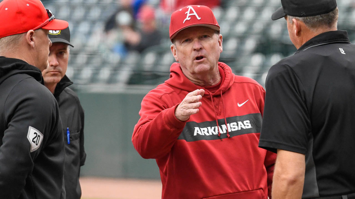 Razorbacks' Dave Van Horn developing his own 'lunatic fringe' of fans