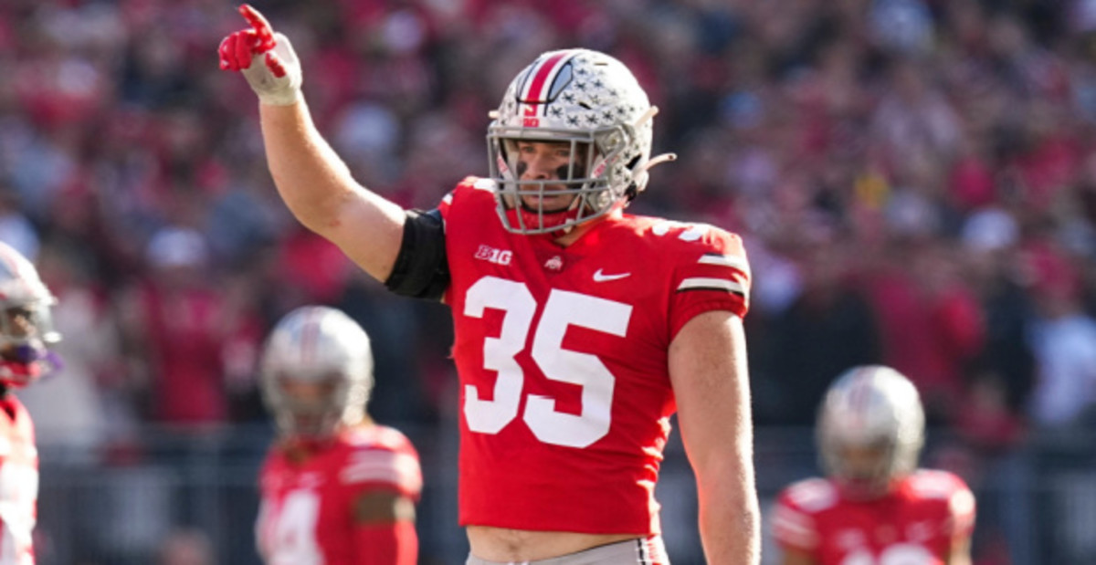 Ohio State Buckeyes linebacker Tommy Eichenberg celebrates a play during a college football game in the Big Ten.