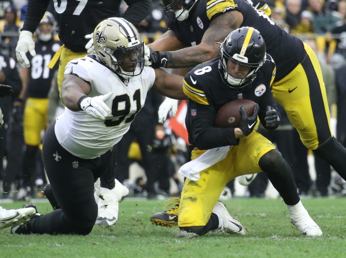 New Orleans Saints defensive tackle Kentavius Street (91) tackles Pittsburgh Steelers quarterback Kenny Pickett (8). Mandatory Credit: Charles LeClaire-USA TODAY