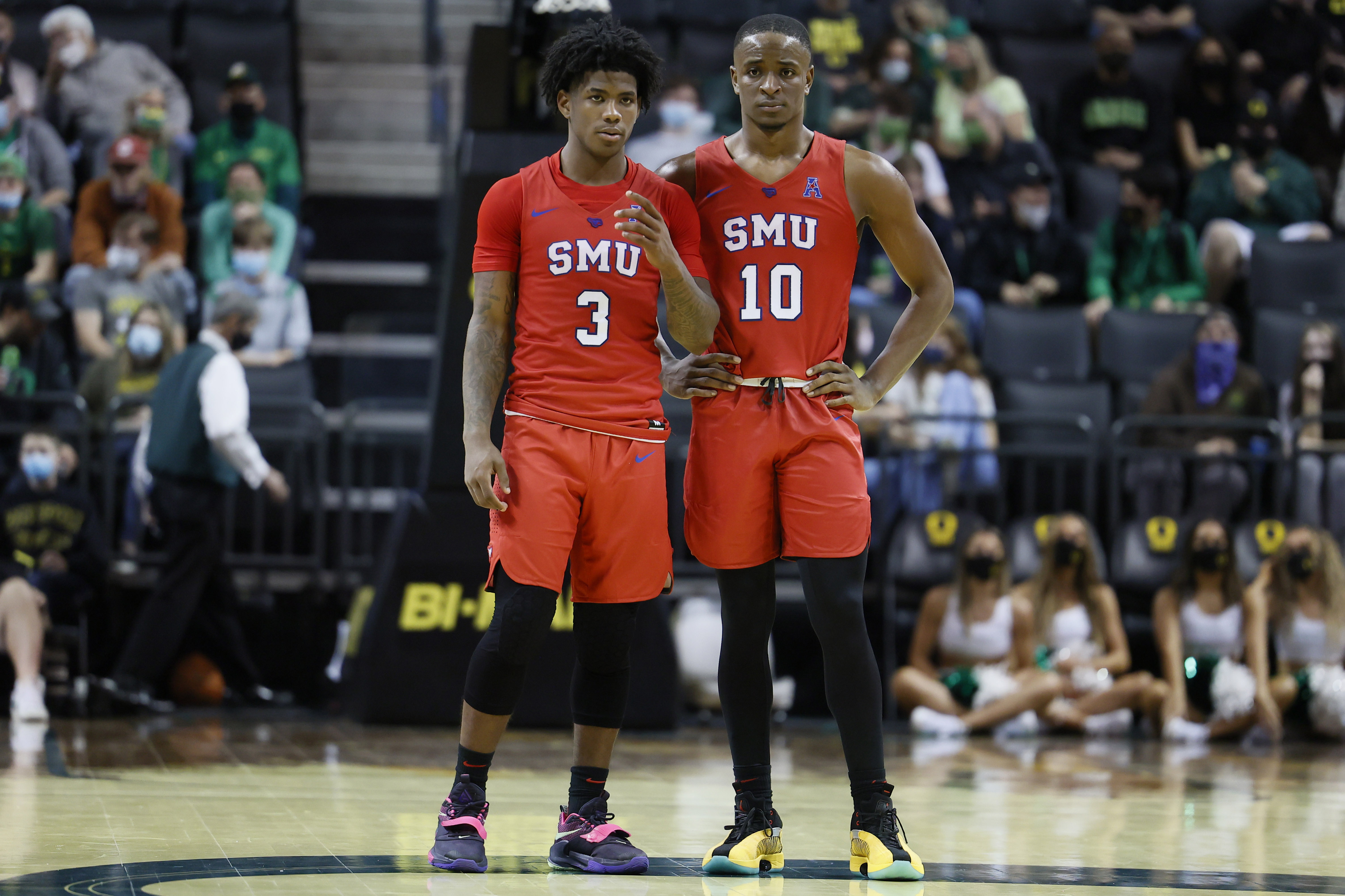 Eugene, Oregon, USA; SMU Mustangs guard Kendrick Davis (3) and Zach Nutall (10) look on during the second half against the Oregon Ducks at Matthew Knight