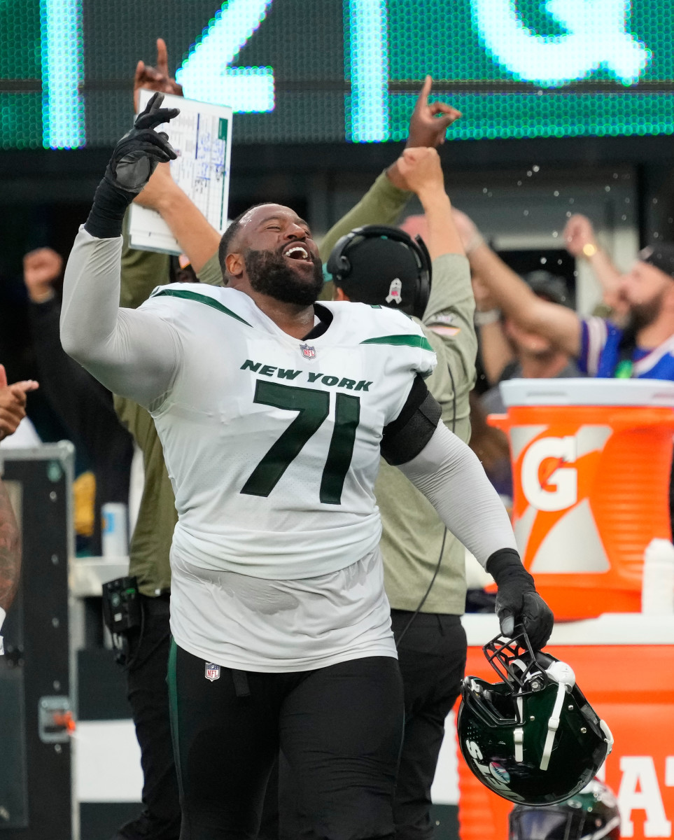 Jets tackle Duane Brown celebrates a win over Buffalo