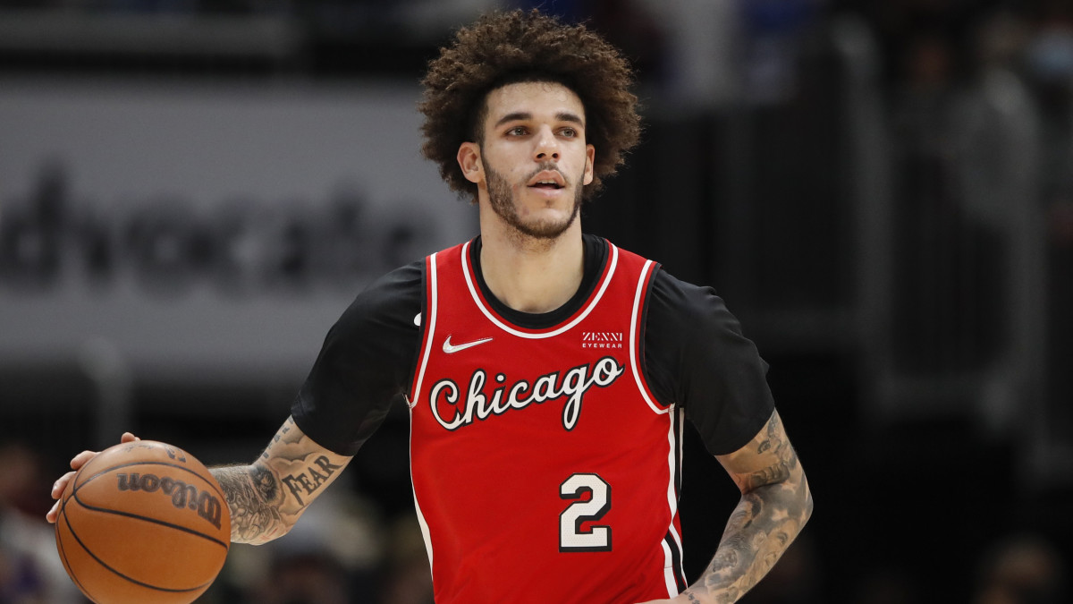 Chicago Bulls guard Lonzo Ball brings the ball up court against the Los Angeles Lakers.