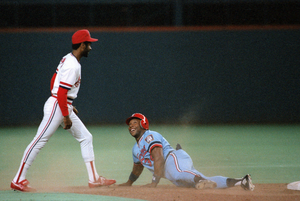 Ozzie Smith, left, and the NL All-Stars lost to Kirby Puckett’s AL squad, 3–2.