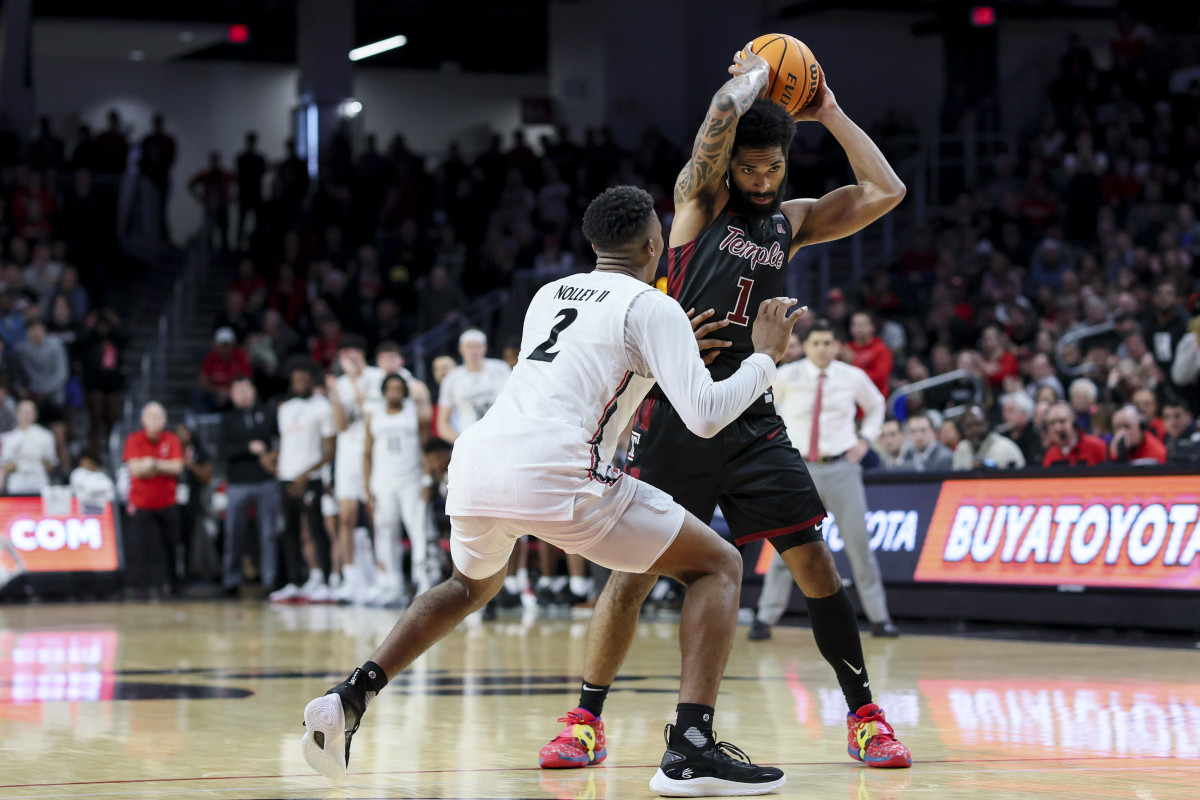Feb 22, 2023; Cincinnati, Ohio, USA; Temple Owls guard Damian Dunn (1) controls the ball against Cincinnati Bearcats guard Landers Nolley II (2) in overtime at Fifth Third Arena. Mandatory Credit: Aaron Doster-USA TODAY Sports