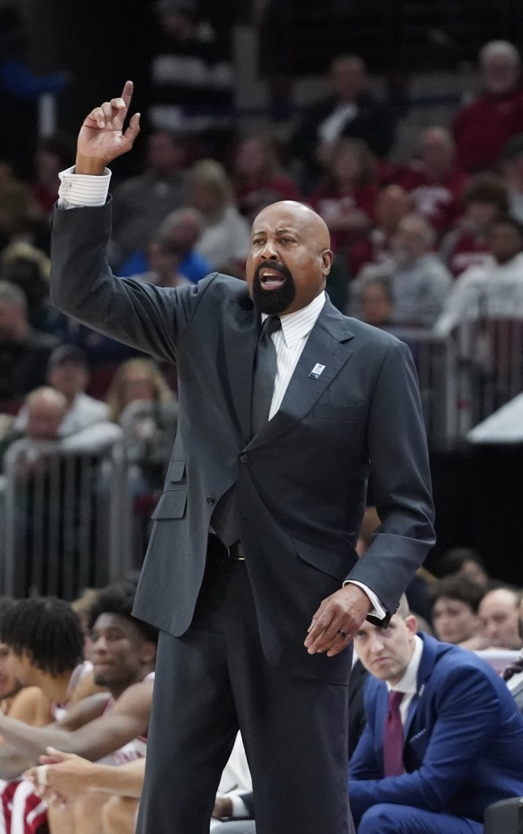 Indiana Hoosiers head coach Mike Woodson gestures to his team during the first half at United Center.