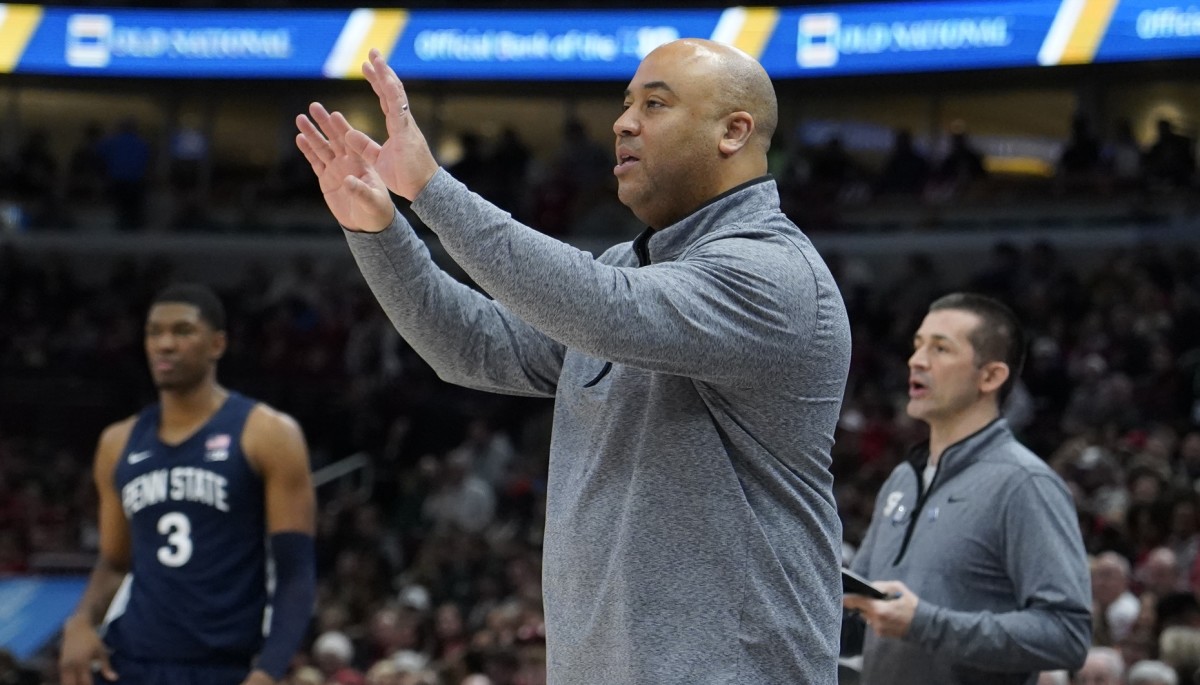 Nittany Lions head coach Micah Shrewsberry gestures during the first half at United Center.