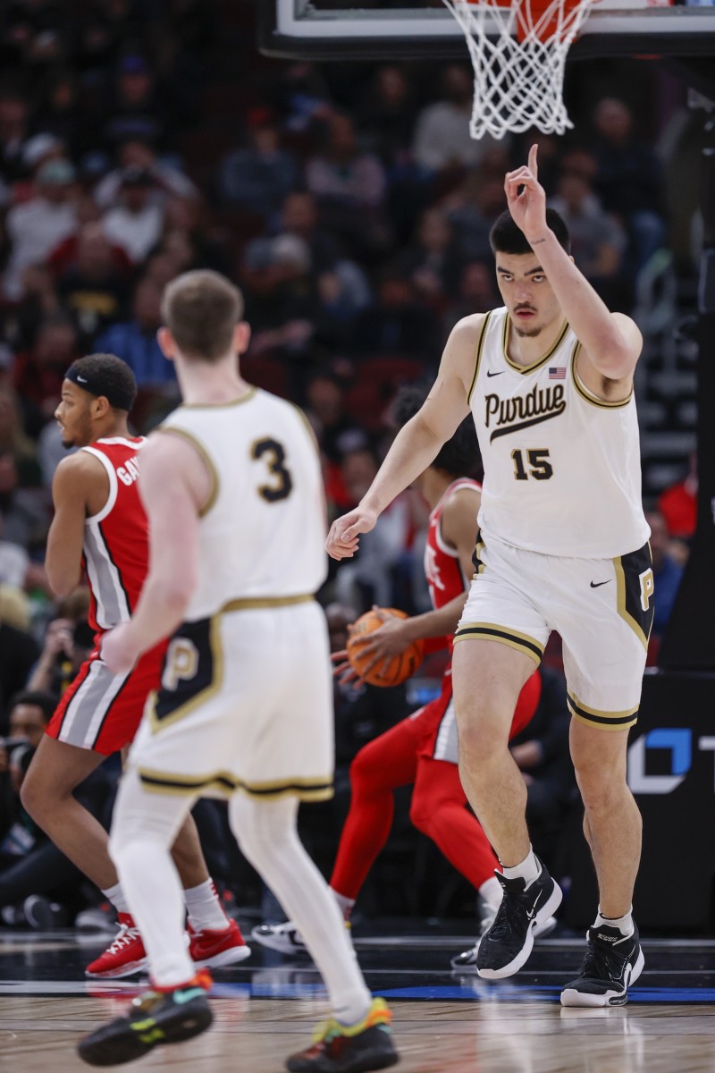 Zach Edey (15) reacts after scoring against the Ohio State Buckeyes during the first half at United Center.