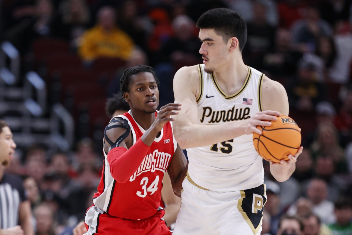 Ohio State Buckeyes center Felix Okpara (34) defends against Purdue Boilermakers center Zach Edey (15) during the first half at United Center.