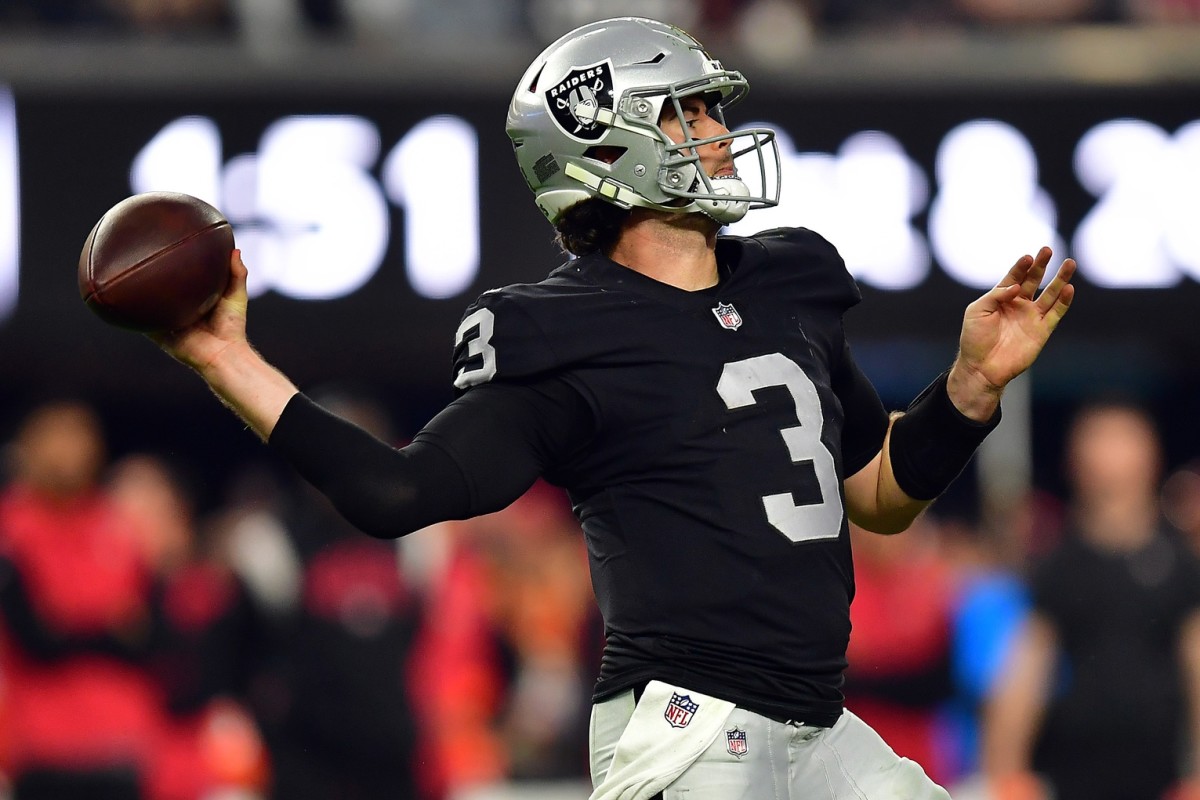 Las Vegas Raiders quarterback Jarrett Stidham (3) throws against the San Francisco 49ers during the second half at Allegiant Stadium.