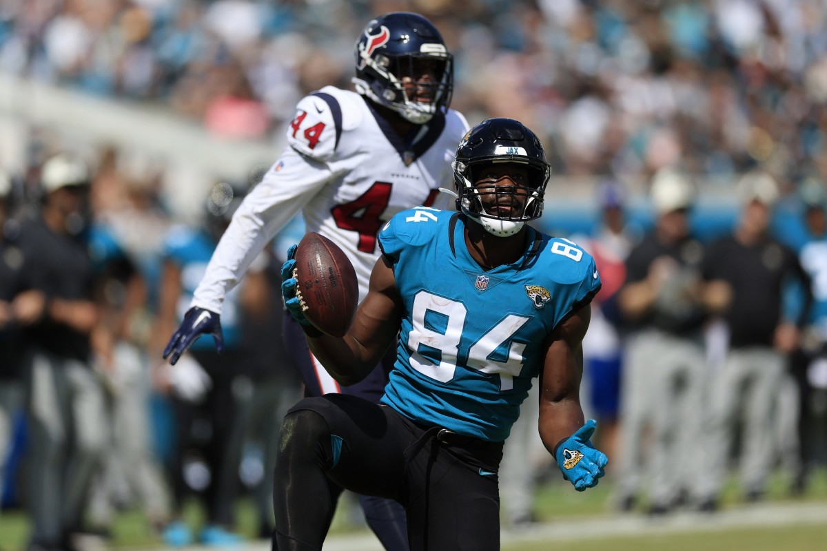 Jacksonville Jaguars tight end Chris Manhertz (84) reacts to coming up short against Houston Texans linebacker Jalen Reeves-Maybin (44) during the first quarter of an NFL football game Sunday, Oct. 9, 2022 at TIAA Bank Field in Jacksonville. The Texans won 13-6. [Corey Perrine/Florida Times-Union] Jki 100822 Texans Jags Cp 56