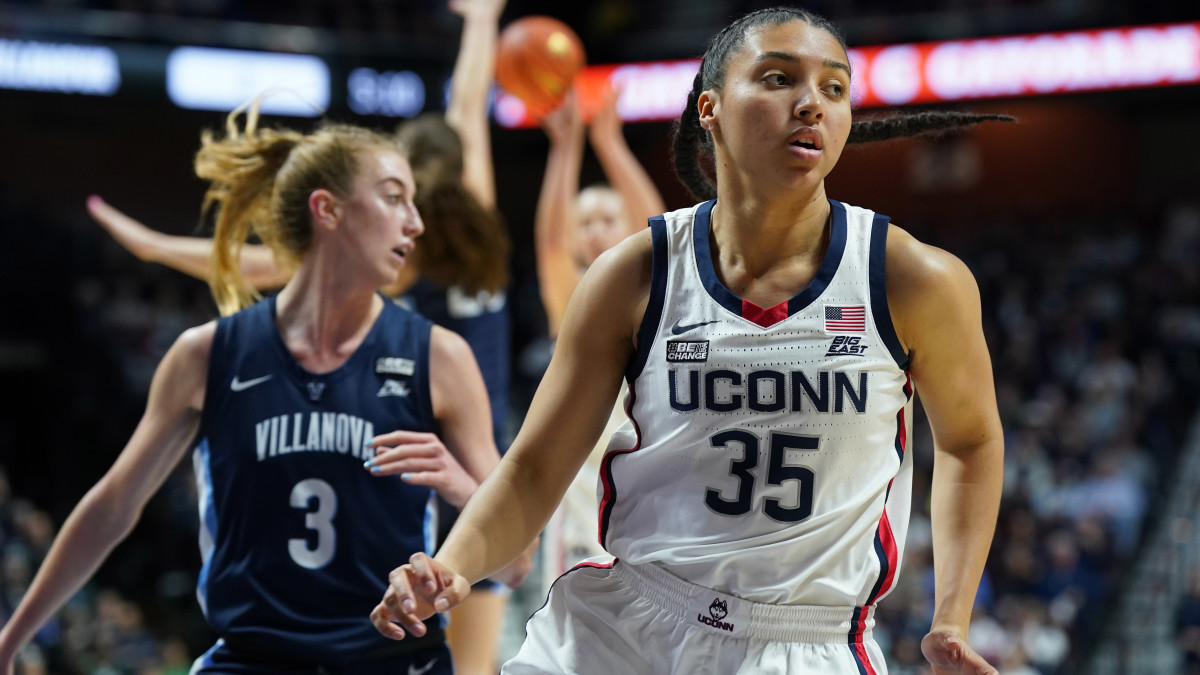 UConn Huskies guard Azzi Fudd.