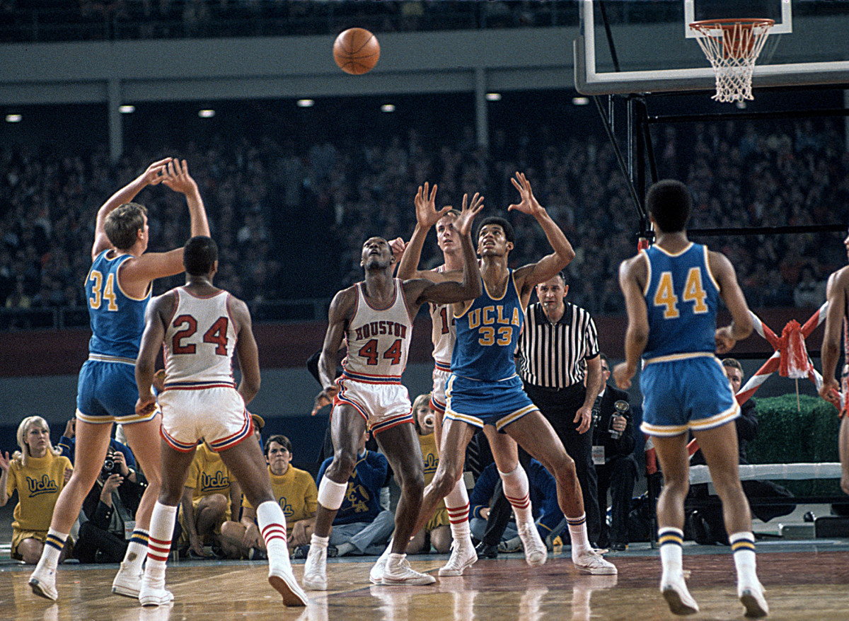 Elvin Hayes and Lew Alcindor face off at the Astrodome.