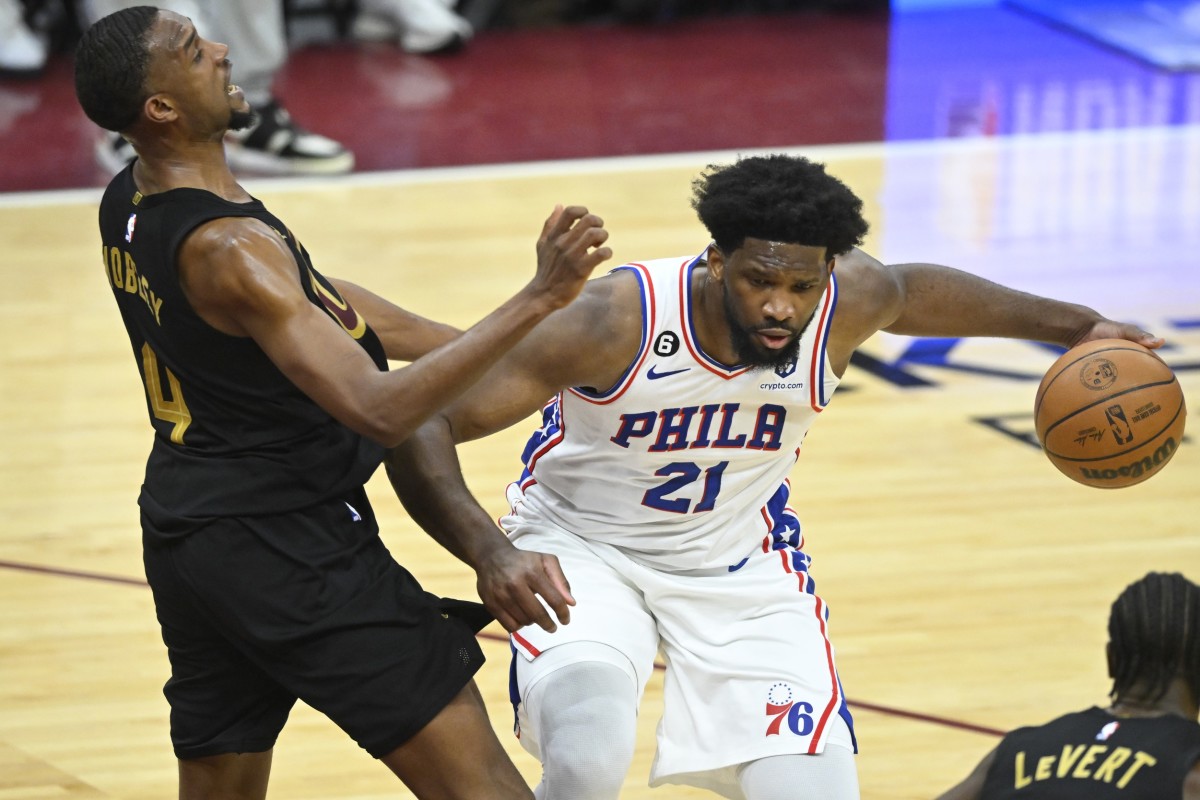 Joel Embiid Embiid Avoids Fouling Out Leads Sixers Past Cavs Sports Illustrated Philadelphia
