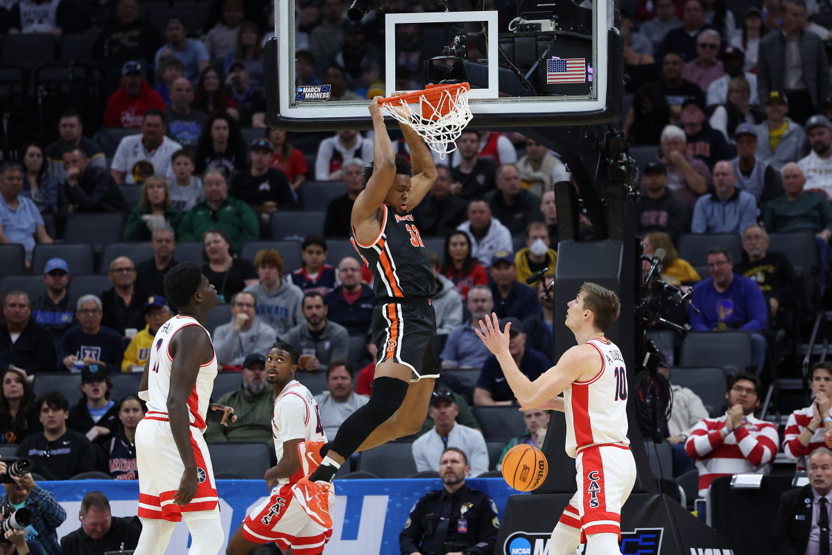 Princeton Tigers forward Keeshawn Kellman (32) dunks